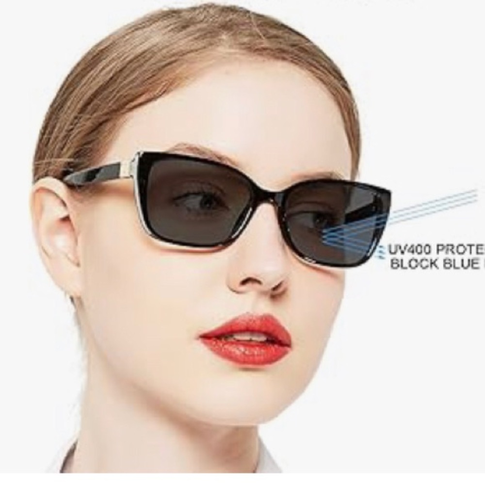 Sleek Black Sunglasses with Metallic Detailing